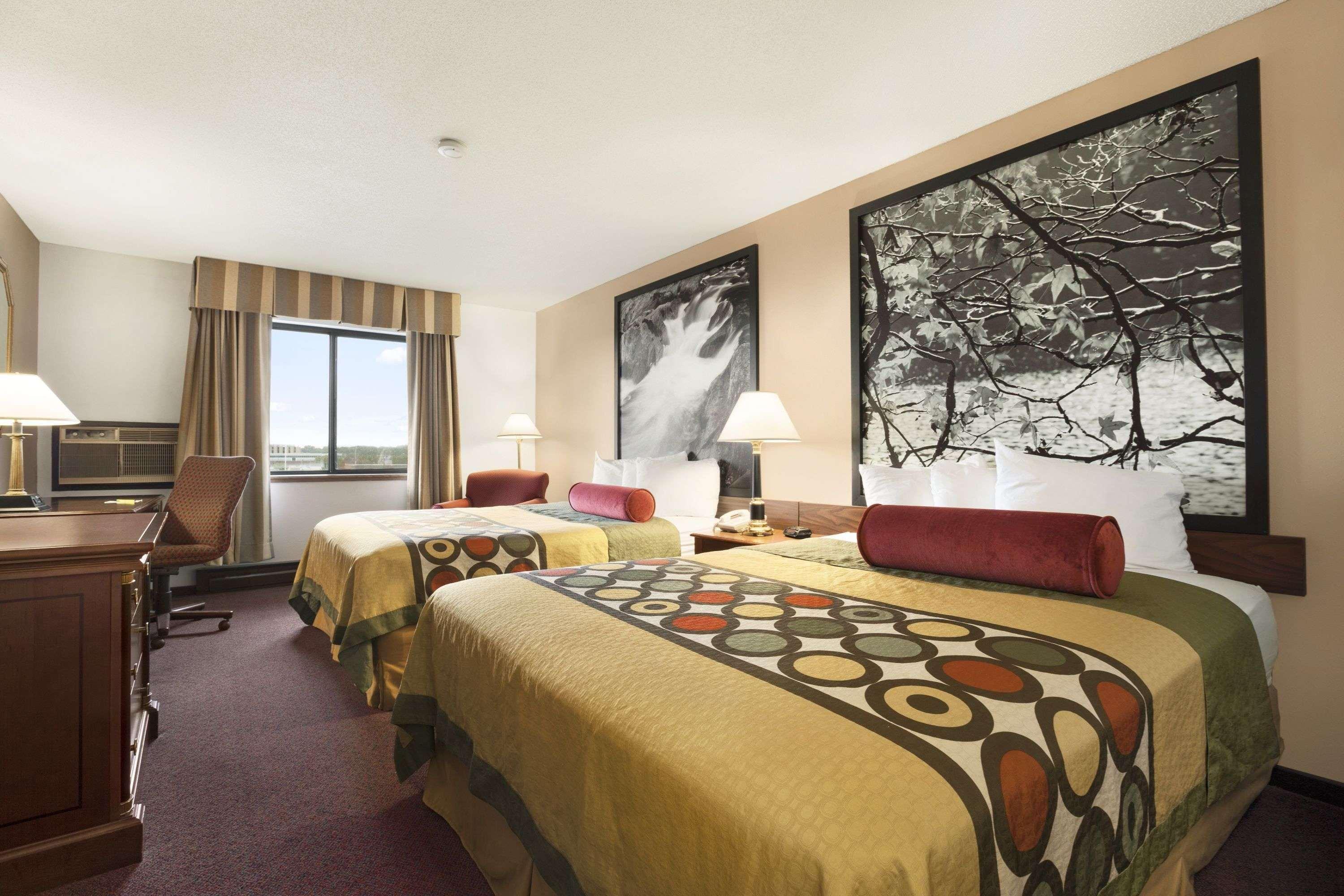 Hotel Super 8 By Wyndham Milwaukee Airport Exterior foto