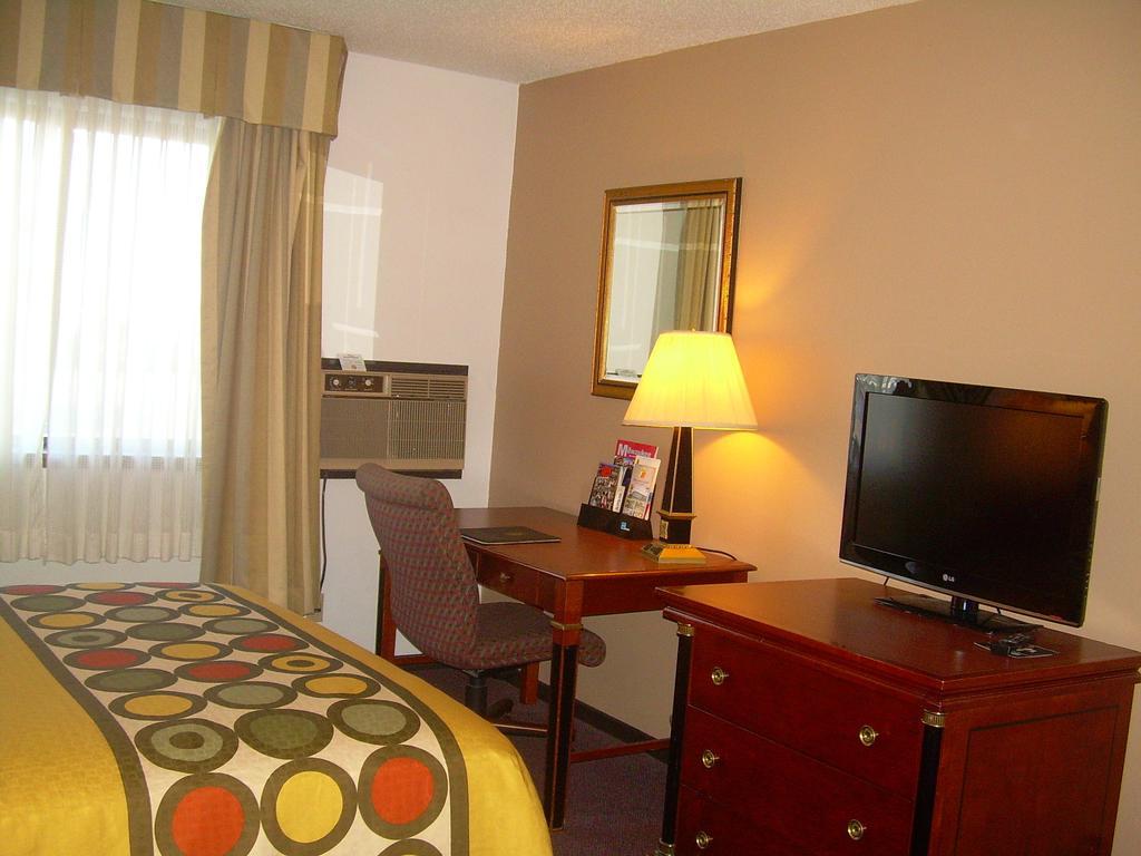 Hotel Super 8 By Wyndham Milwaukee Airport Zimmer foto